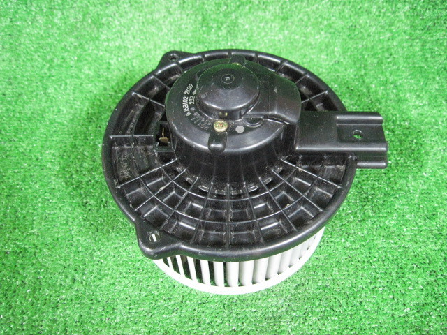 マツダ デミオ DY5W ブロアファンモーター / ヒーターモーター 中古 894000-0232 作動確認済み 210259拍卖