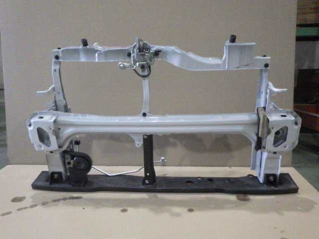 個人宅不可★ タフト LA900S ラジエーターコアサポート ホワイトパール系 歪み曲がりなし拍卖