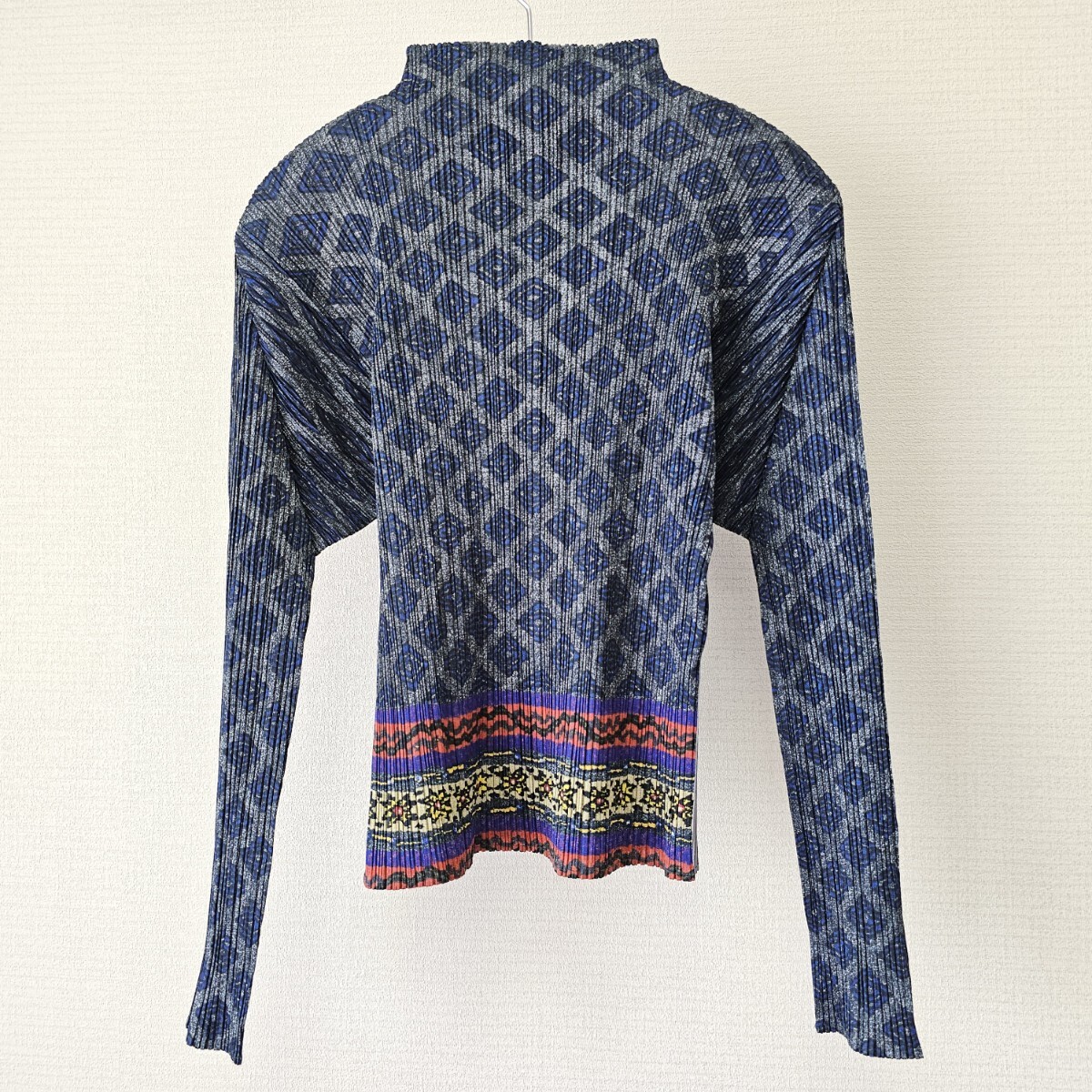 862☆ PLEATS PLEASE ISSEY MIYAKE プリーツプリーズ 四角 総柄 背面 無地 ハイネック 長袖 カットソー グレー ブルー 3拍卖
