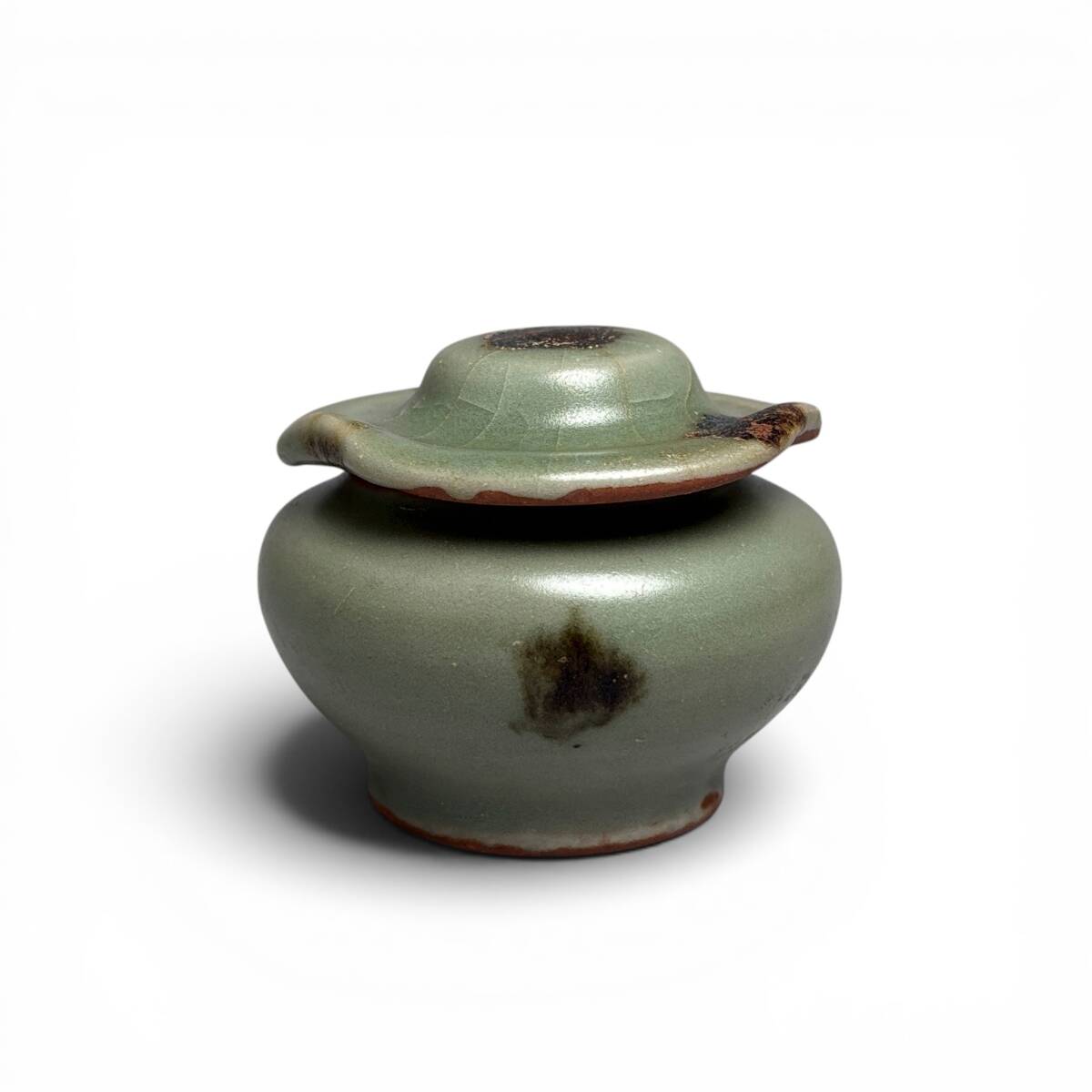 青磁 鉄斑文 蓮弁蓋付小壺 茶入 龍泉窯 茶道具 古玩 骨董 時代物 唐物 中国/李朝陶磁器 古美術拍卖