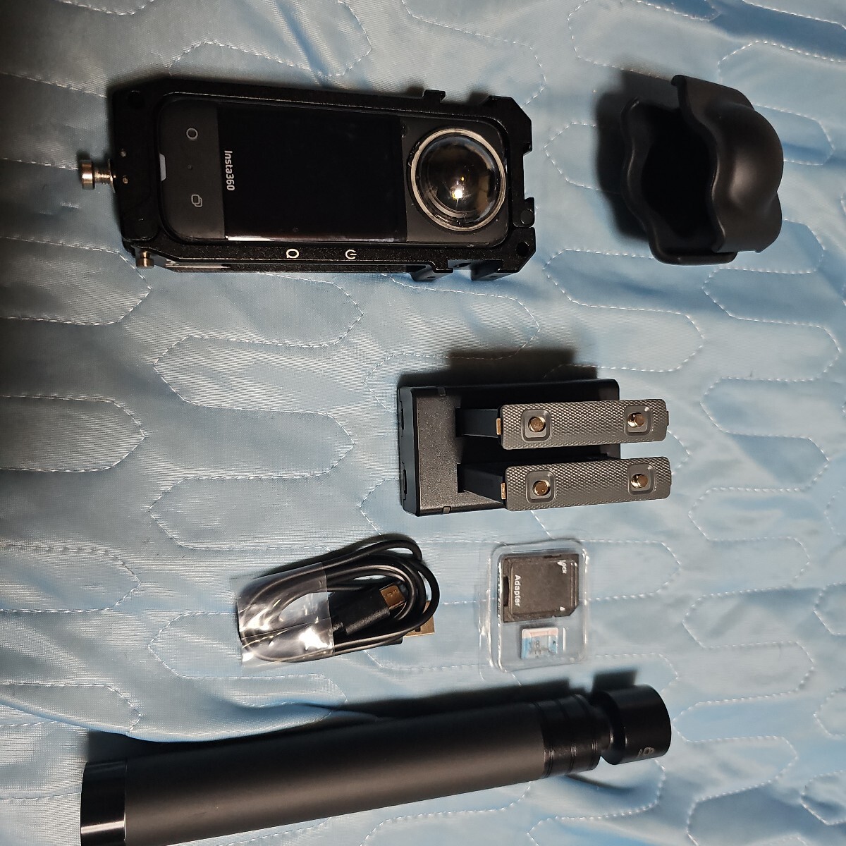 Insta360 X3【メタルフレーム+バッテリー予備バッテリー2個+自撮り棒+MicroSD128GB+レンズカバー+レンズキャップ+ディスプレー保護ガラス】拍卖