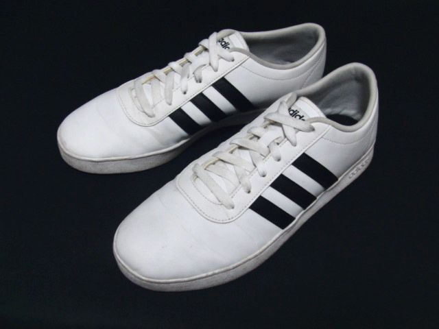 即決早勝!!衝撃価格adidasスリーラインコンフォートシューズ白×黒【絶対定番】アディダスカジュアルスニーカー28㎝★デイリースニーカー拍卖