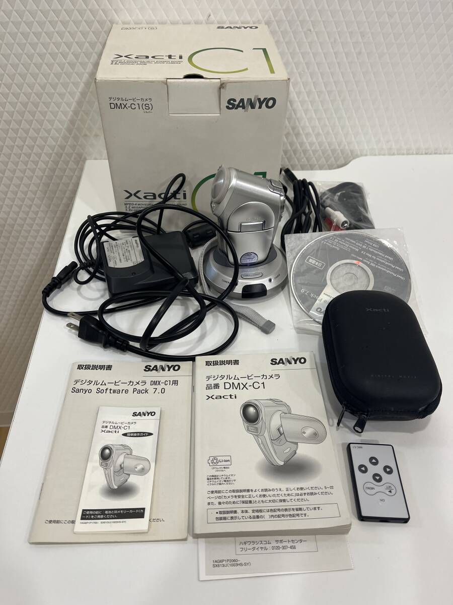 G「34099」SANYO Xacti ザクティ DMX-C1型 デジタルビデオカメラ 電池×2・スタンド・ケースなど付属品付き 箱あり拍卖