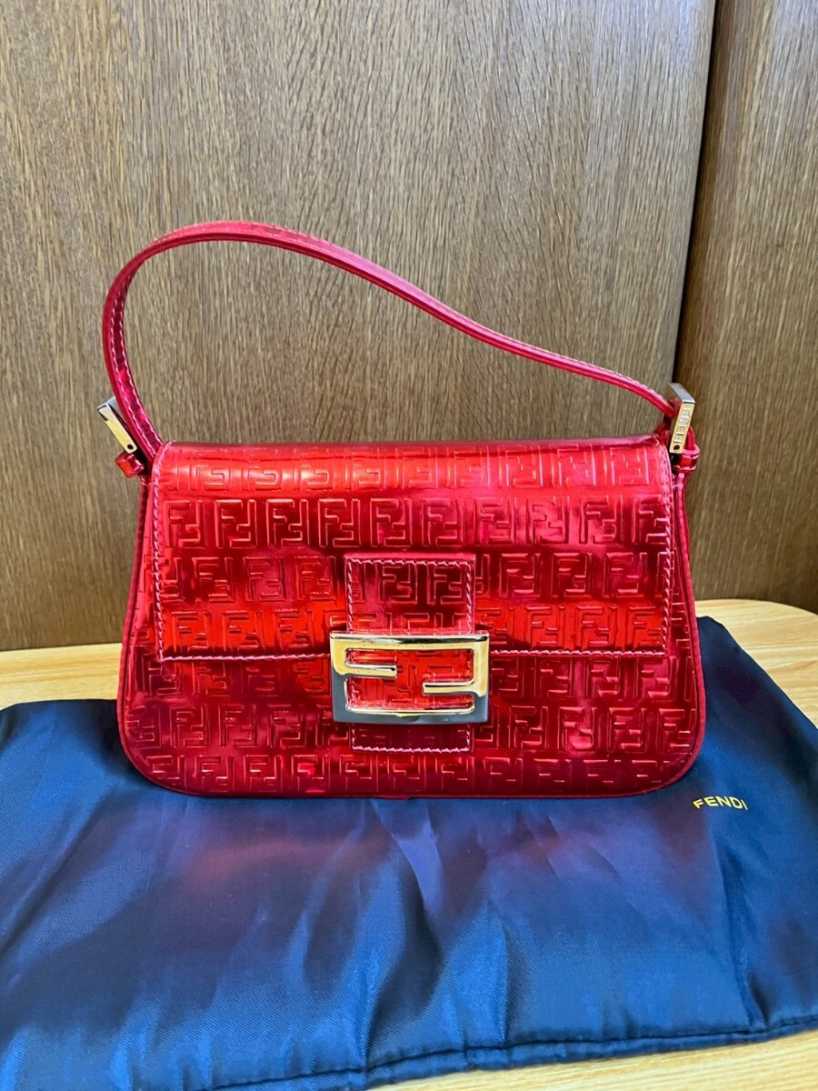 超美品 FENDI フェンディ マンマバケット ズッキーノ メタリック エナメル レッド 赤 ズッカ柄 ショルダーバッグ ワンショルダー 拍卖