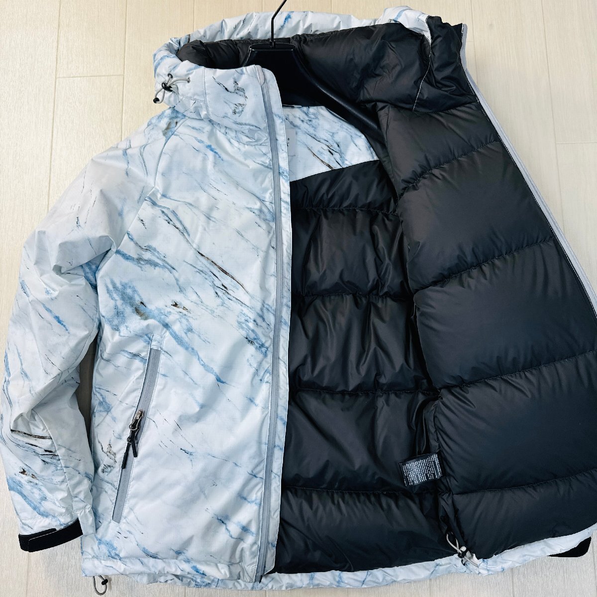 美品/Mサイズ★ナンガ NANGA マルチ総柄 ロゴプリント ダウンジャケット フーデット アウター ブルゾン 肉厚 ナイロン メンズ 白拍卖