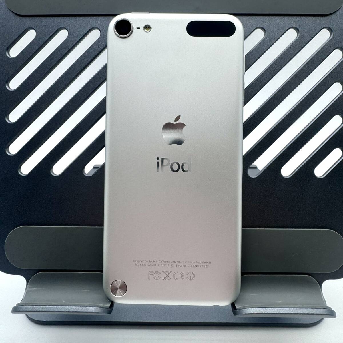 【美品】Apple iPod touch (第5世代) シルバー A1421 62GB Wi-Fiモデル アイポッド アップル 初期化済み 希少 拍卖