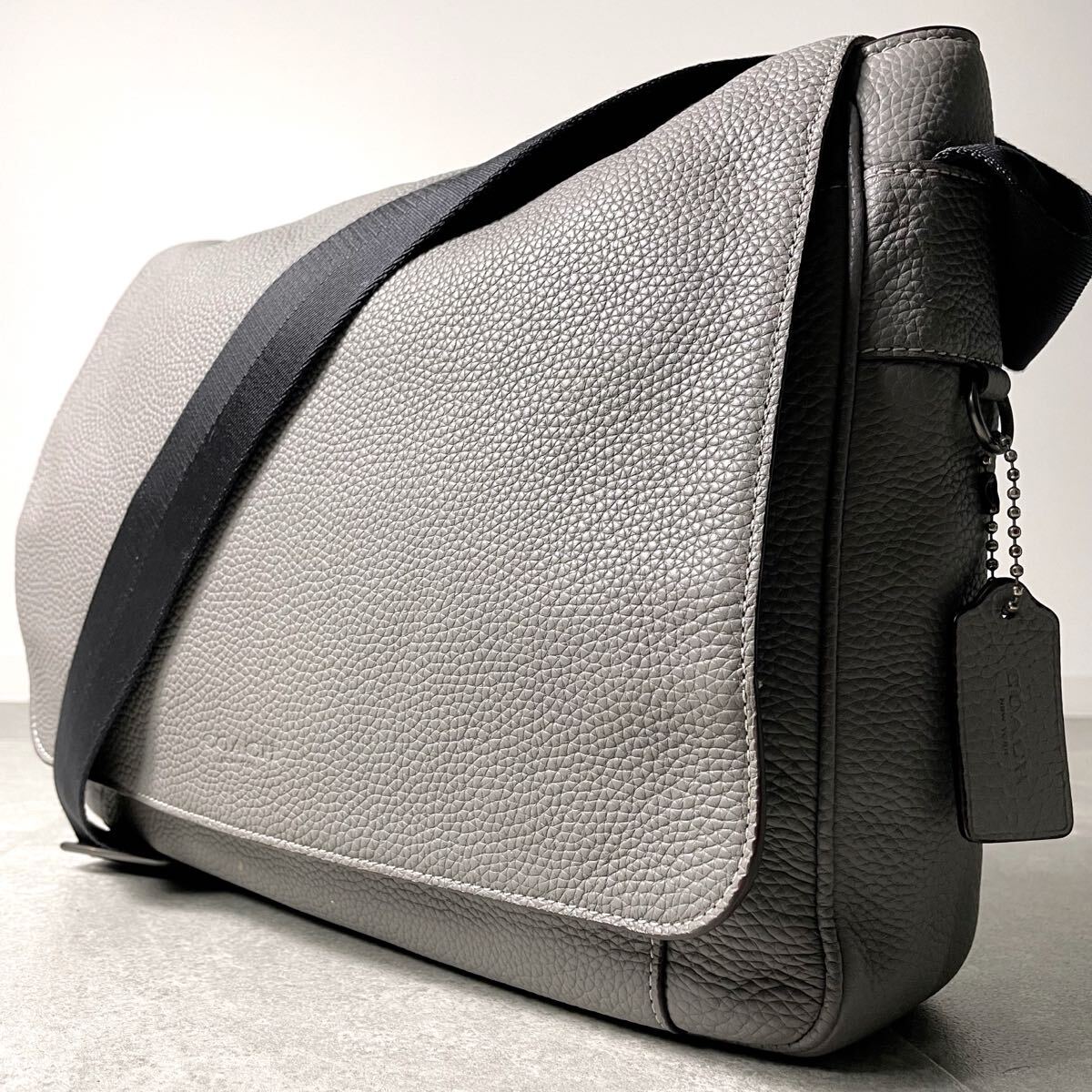現行/美品◎ コーチ COACH メンズ メッセンジャーバッグ 斜め掛け クロスボディ レザー シボ革 ビジネス ショルダー メンズ グレー拍卖