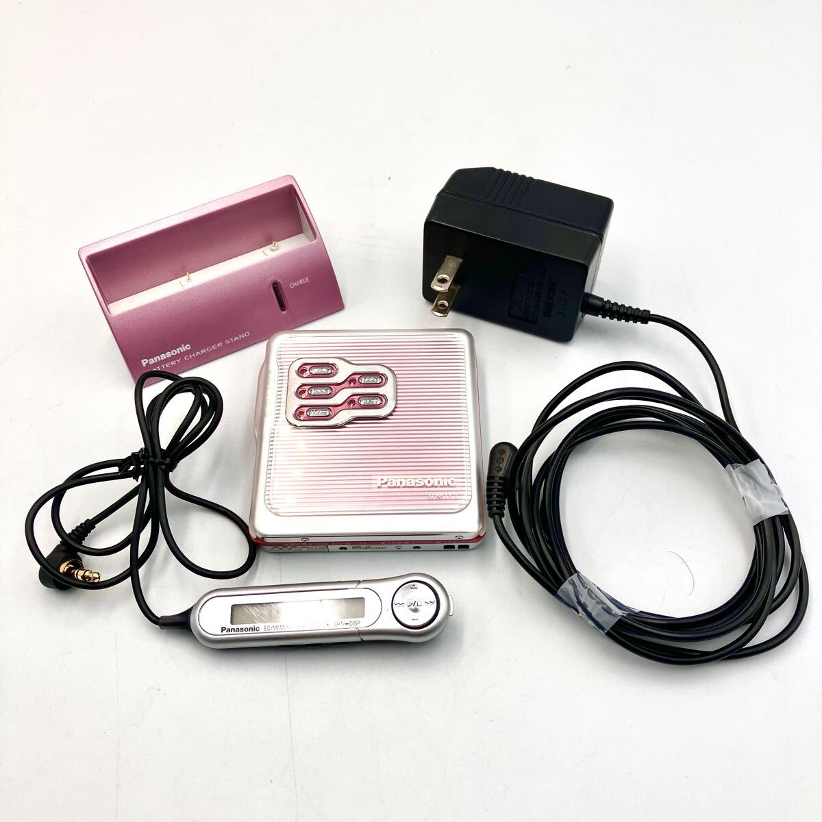 美品【 Panasonic ポータブルMDプレーヤー セット】N740 パナソニック SJ-MJ15 ピンク MDウォークマン 音楽 再生 かわいい 充電 スタンド拍卖