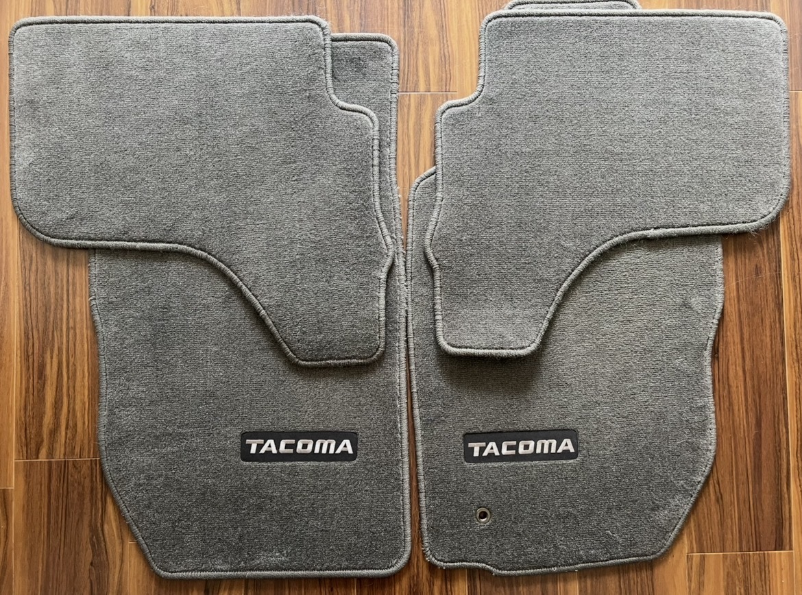 【希少】トヨタ 初代 タコマ 後期 フロアマット ダブルキャブ用 内装色 グレー拍卖