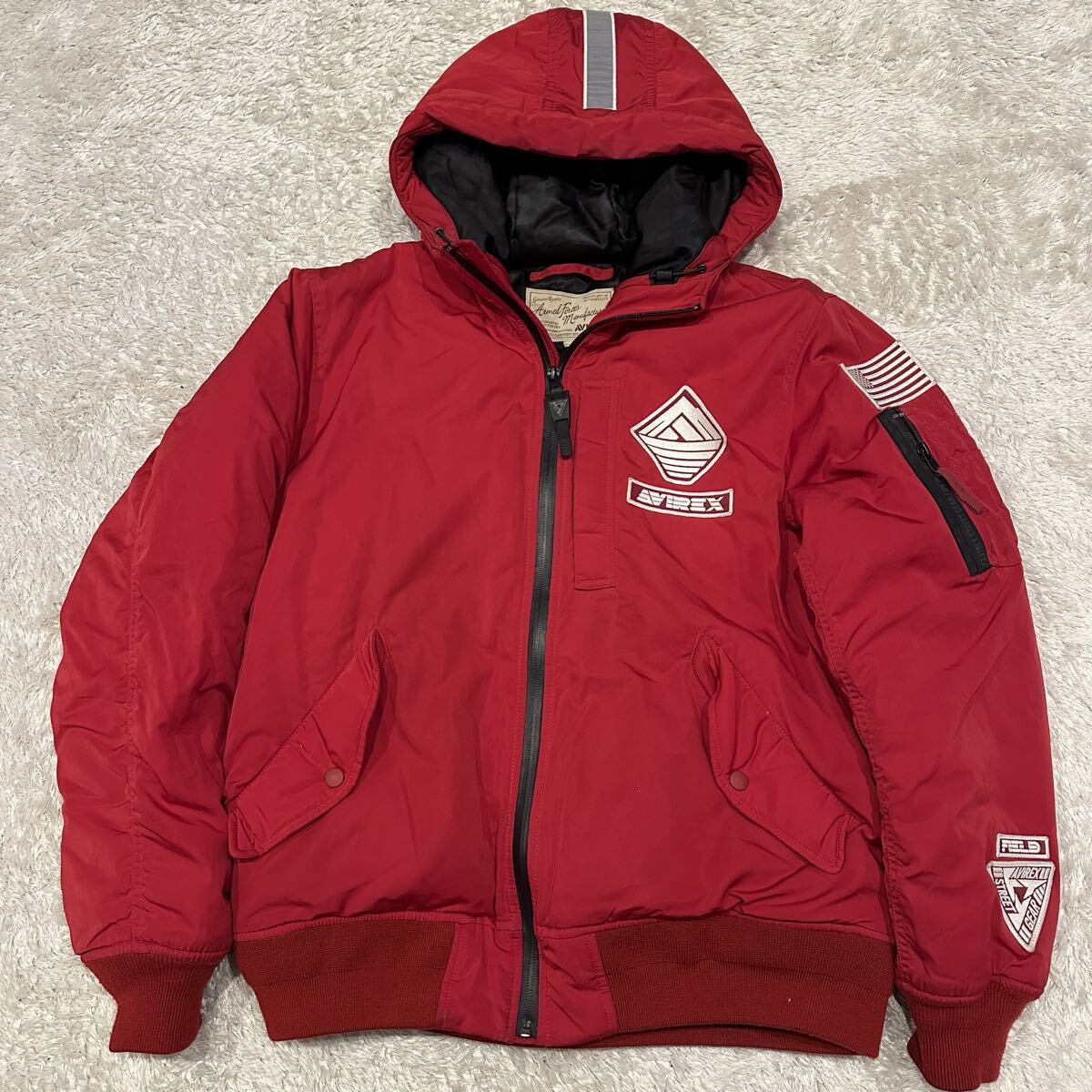 人気デザイン AVIREX アヴィレックス フライトジャケット ミリタリー ブルゾン ジャケット 中綿 ワッペン ロゴ メンズ サイズL フード拍卖