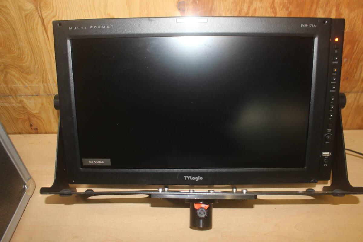 3099 TVLogic LVM-171A 17インチ 業務用フルHDモニター 通電OK ハードケース付き 現状品 拍卖