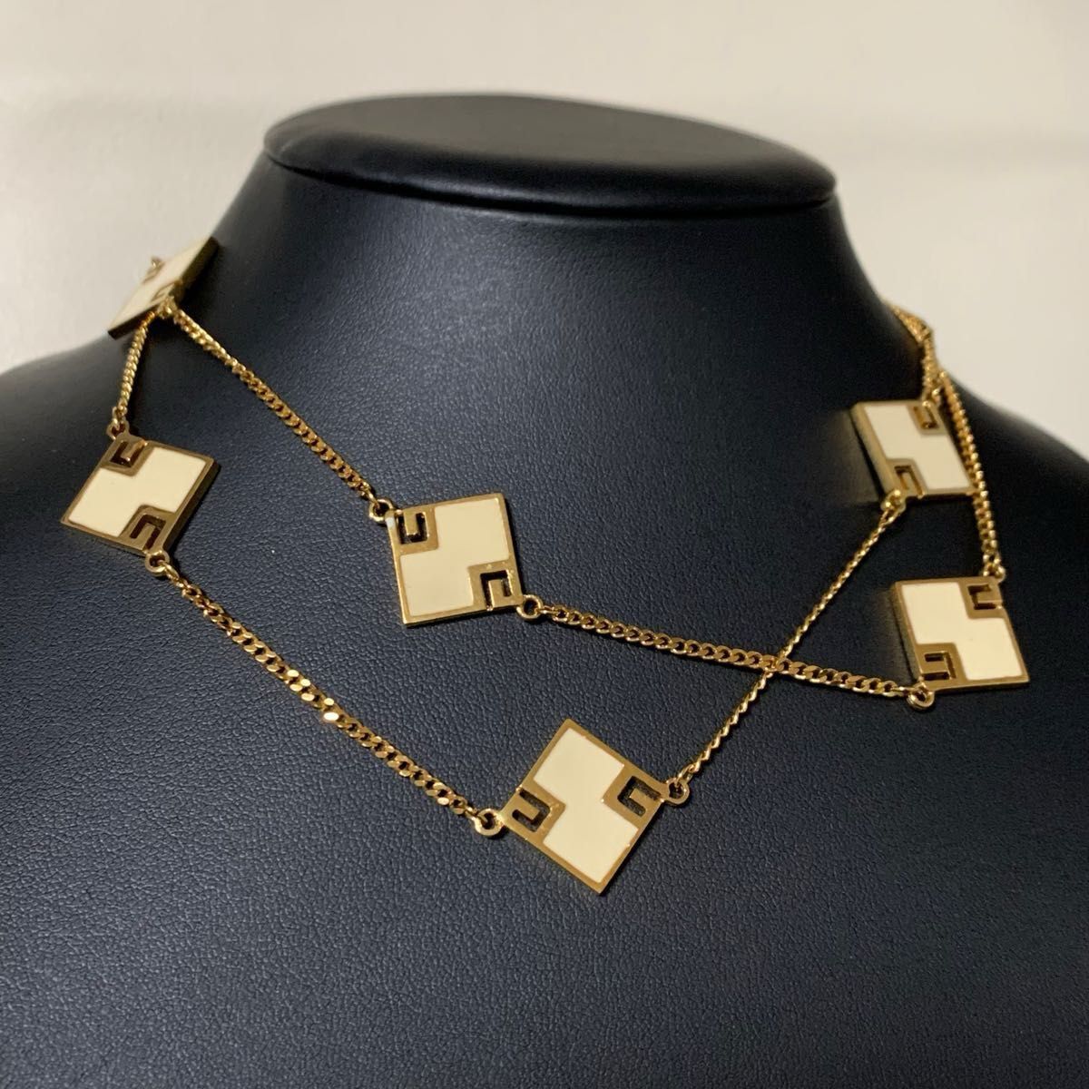 1円 ジバンシー ロング ネックレス ホワイト スクエア ステーション ゴールド 2G GIVENCHY 両面同デザイン ジバンシィ ゴールド GP 1スタ拍卖