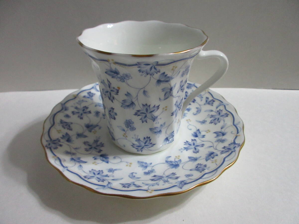 カップ&ソーサー NARUMI ナルミ BONE CHINA コーヒーカップ 花柄系 ブルー系 金ぶち 昭和レトロ拍卖