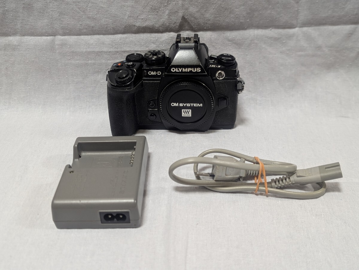 OLYMPUS オリンパス OM-D E-M1 ブラック 充電器 純正バッテリー ジャンク拍卖