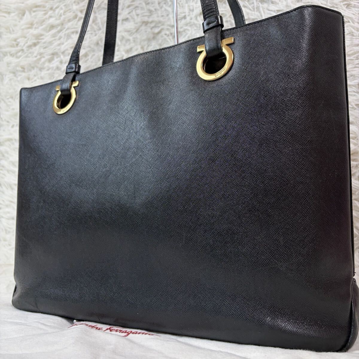 1円【極美品】Ferragamo フェラガモ A4/PC◎ ビジネスバッグ トートバッグ サフィアーノ 肩掛け 本革 大容量 ガンチーニ ゴールド金具 黒拍卖