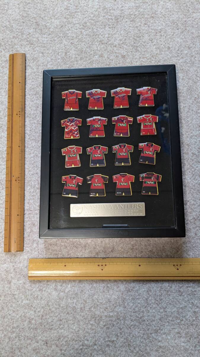 鹿島アントラーズ 歴代ユニホーム ピンバッジ 中古品(ジャンク品)拍卖