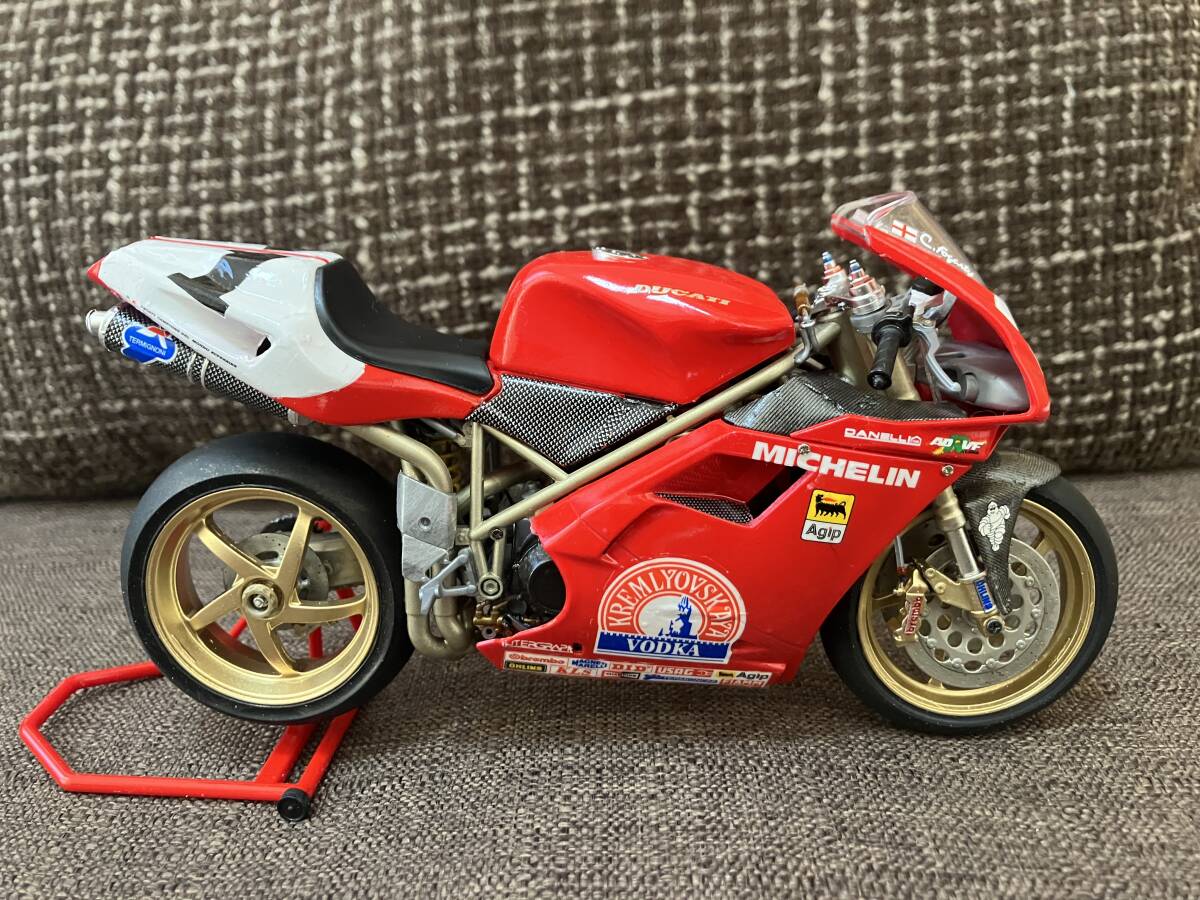 1/12スケール ’95年スーパーバイクDUCATI916 「カールフォガティ」車プラモデル完成品拍卖