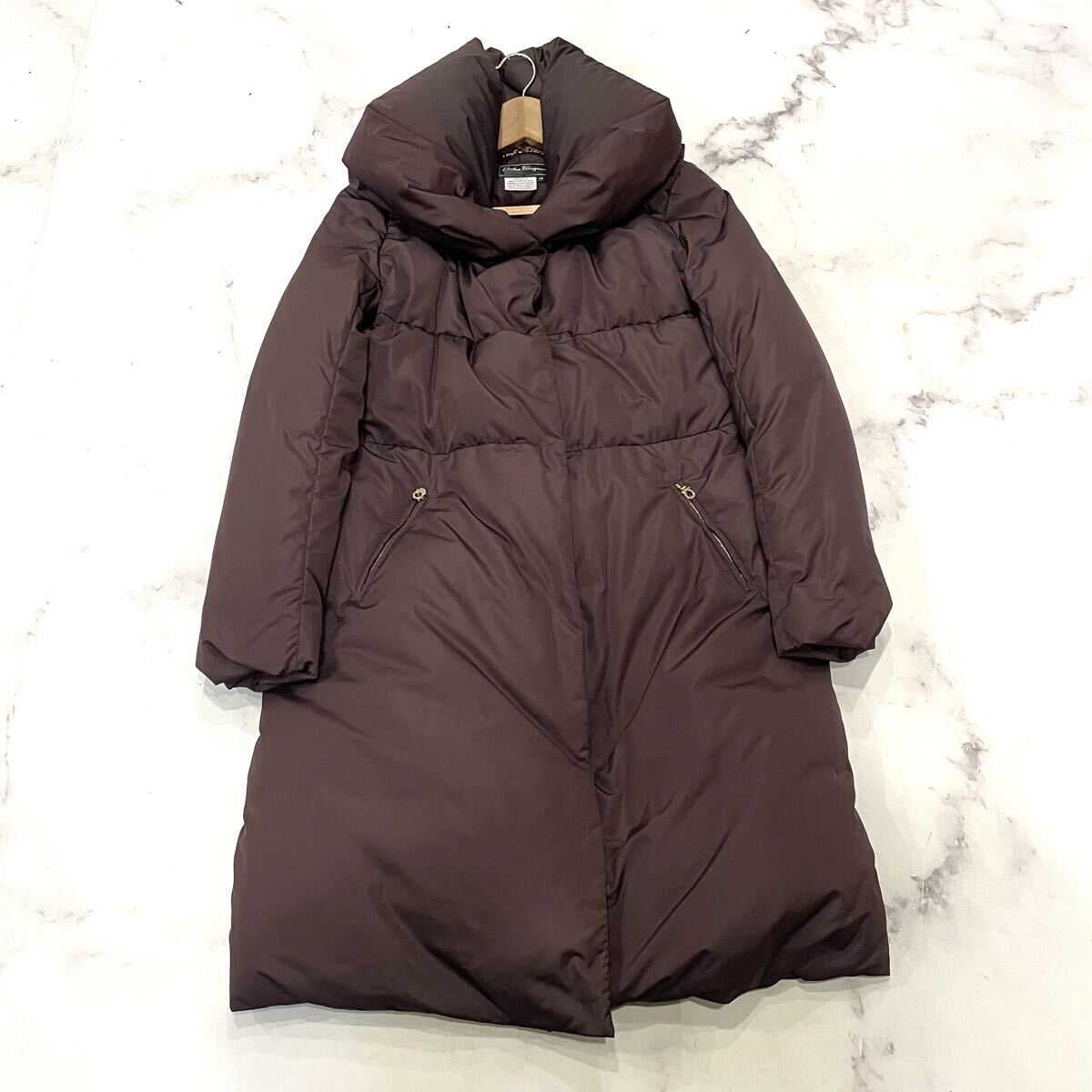 AT ○ 極上DOWN100%使用 'イタリア製' Salvatore Ferragamo サルヴァトーレフェラガモ 中綿 ダウンコート 44 レディース アウター パープル拍卖