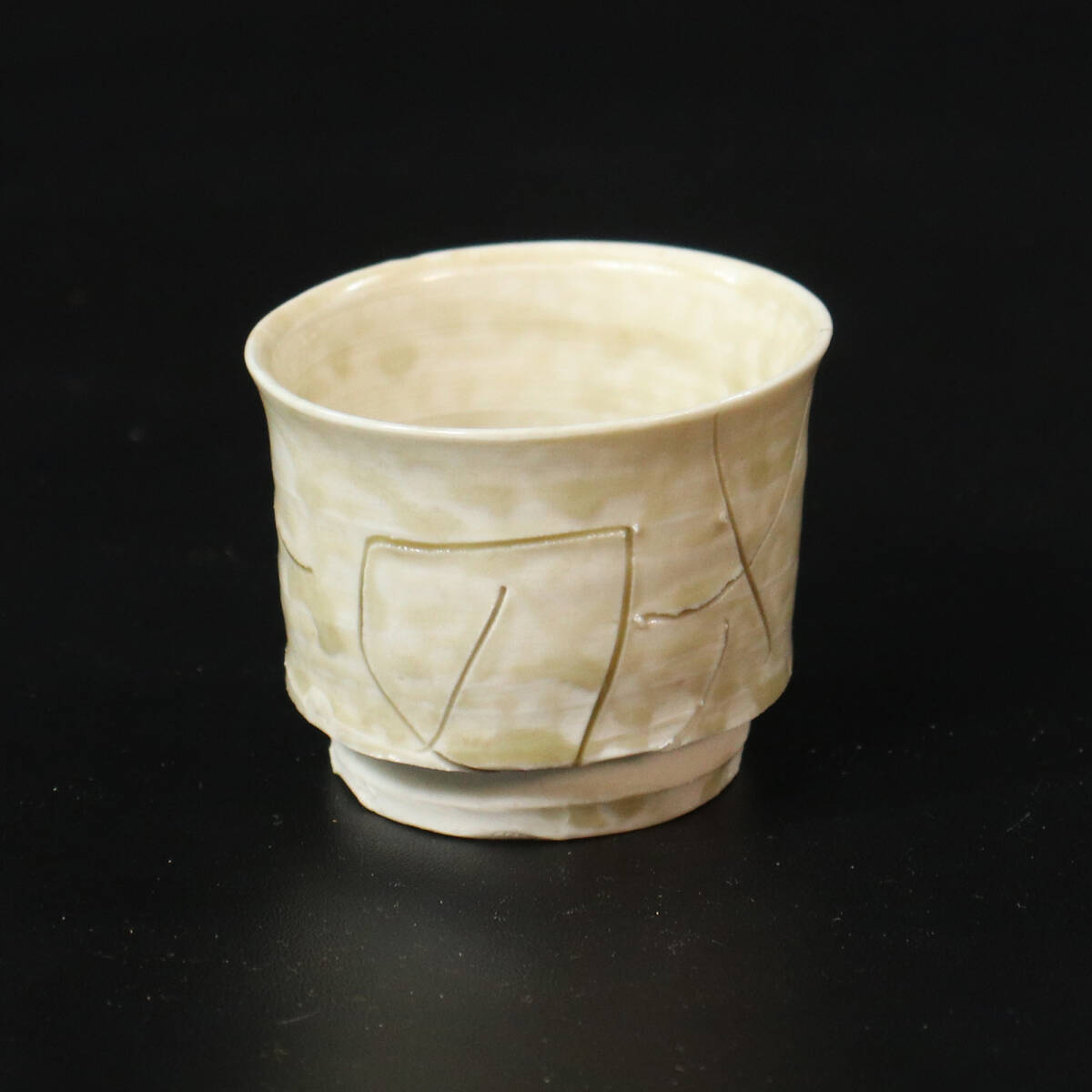 『鯉江良二』作/灰釉 ぐい呑 径5.9cm/共箱 <260323007>拍卖