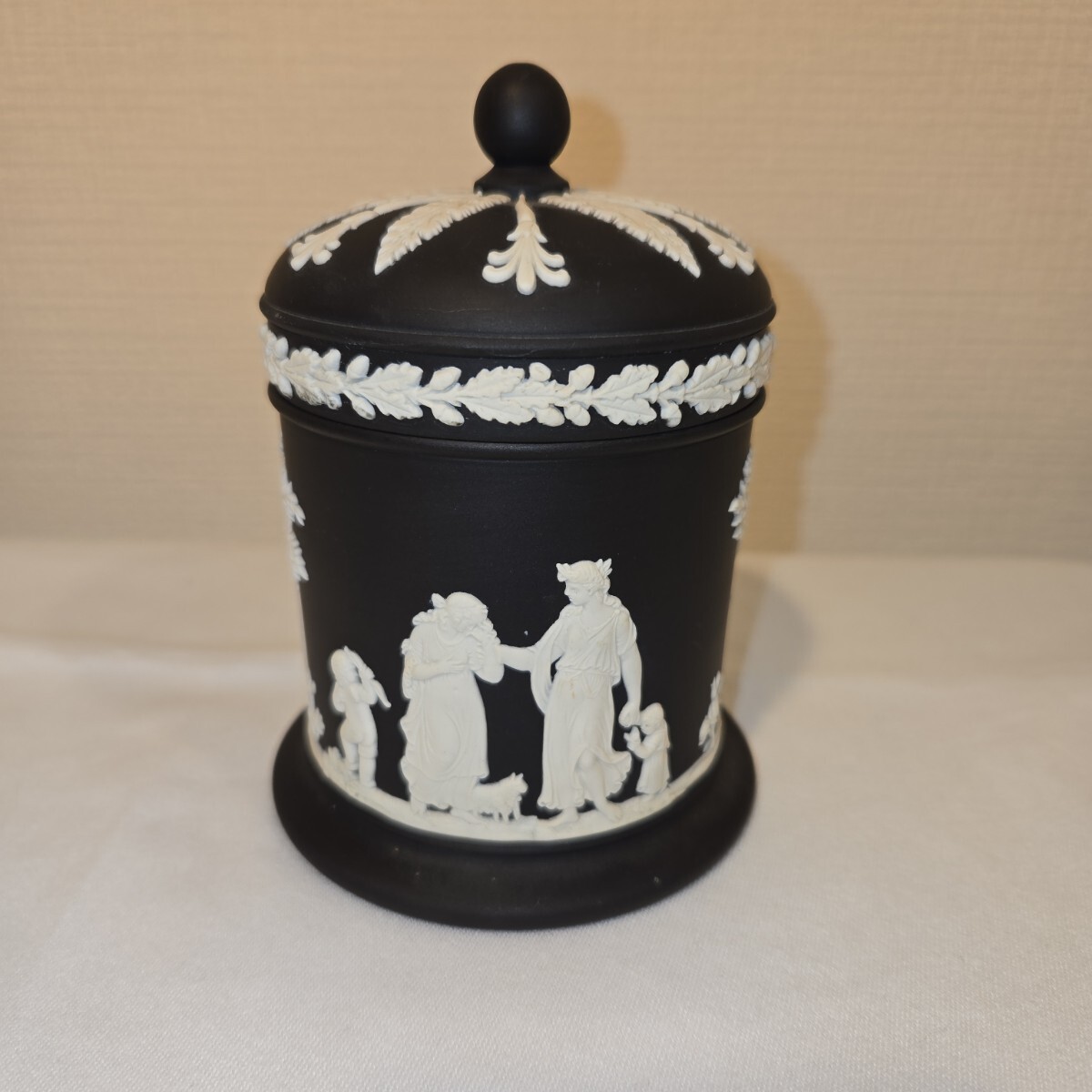 希少 ウェッジウッド ジャスパーウェア 小物入れ 蓋物 ブラック拍卖