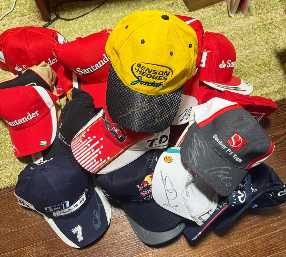 直筆サイン入 F1 キャップ 帽子 23個 まとめ売り 大量 希少 フェラーリ レッドブル ベンツ GT 自動車関連拍卖