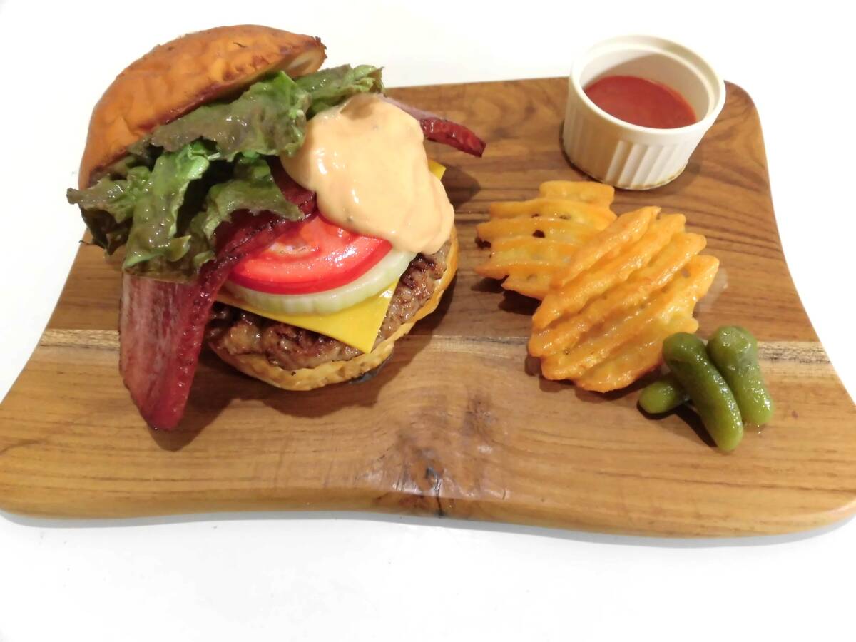 【元気堂】食品サンプル 実物大 ハンバーガー ベーコン レタス トマト チーズ プレート 飲食店 レストラン 販促 展示用拍卖
