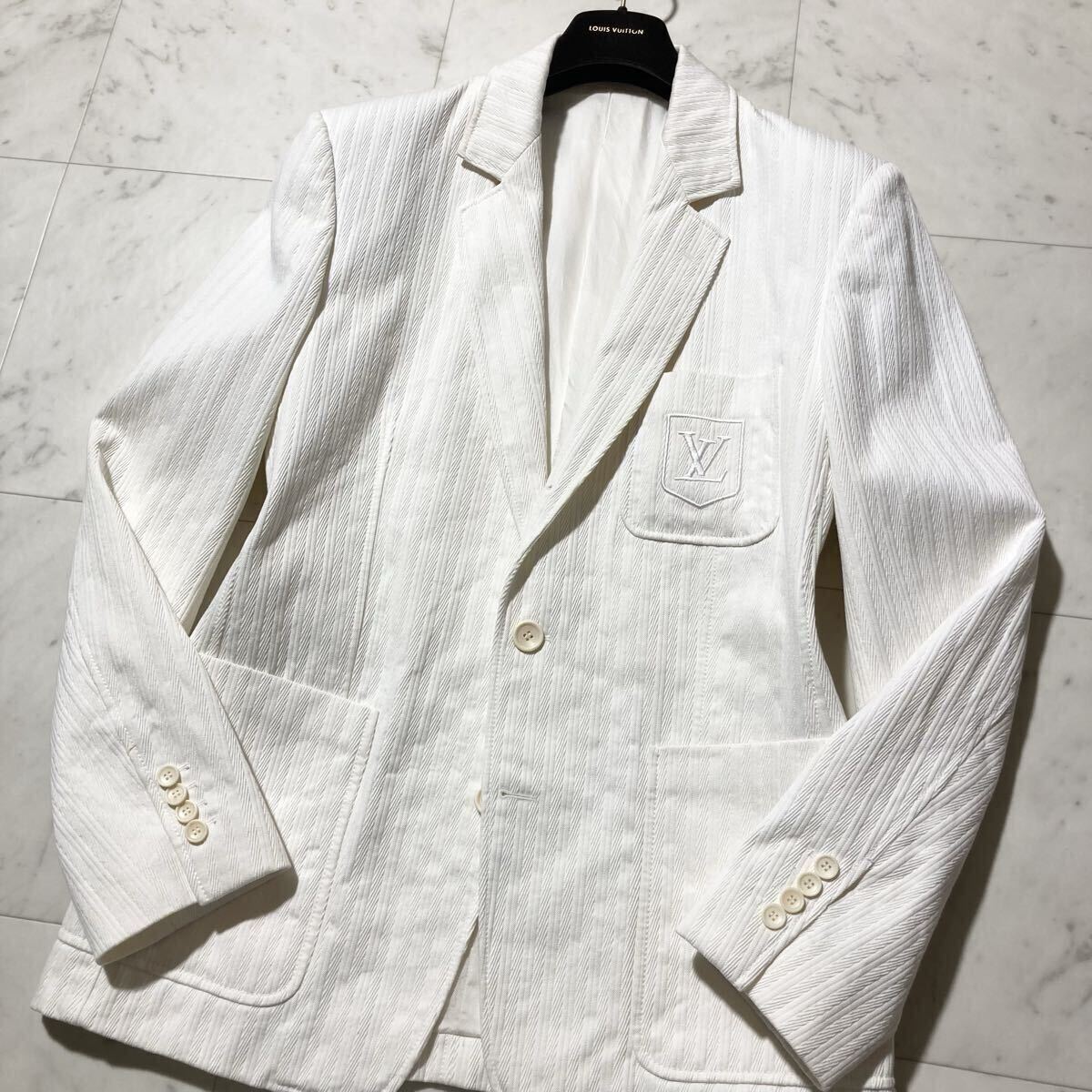 ルイヴィトン【頂点!!!XLサイズ!!!圧倒的最高級!!!】LOUIS VUITTON テーラードジャケット LVロゴ 刺繍 52 スーツ ストライプ ホワイト 白拍卖
