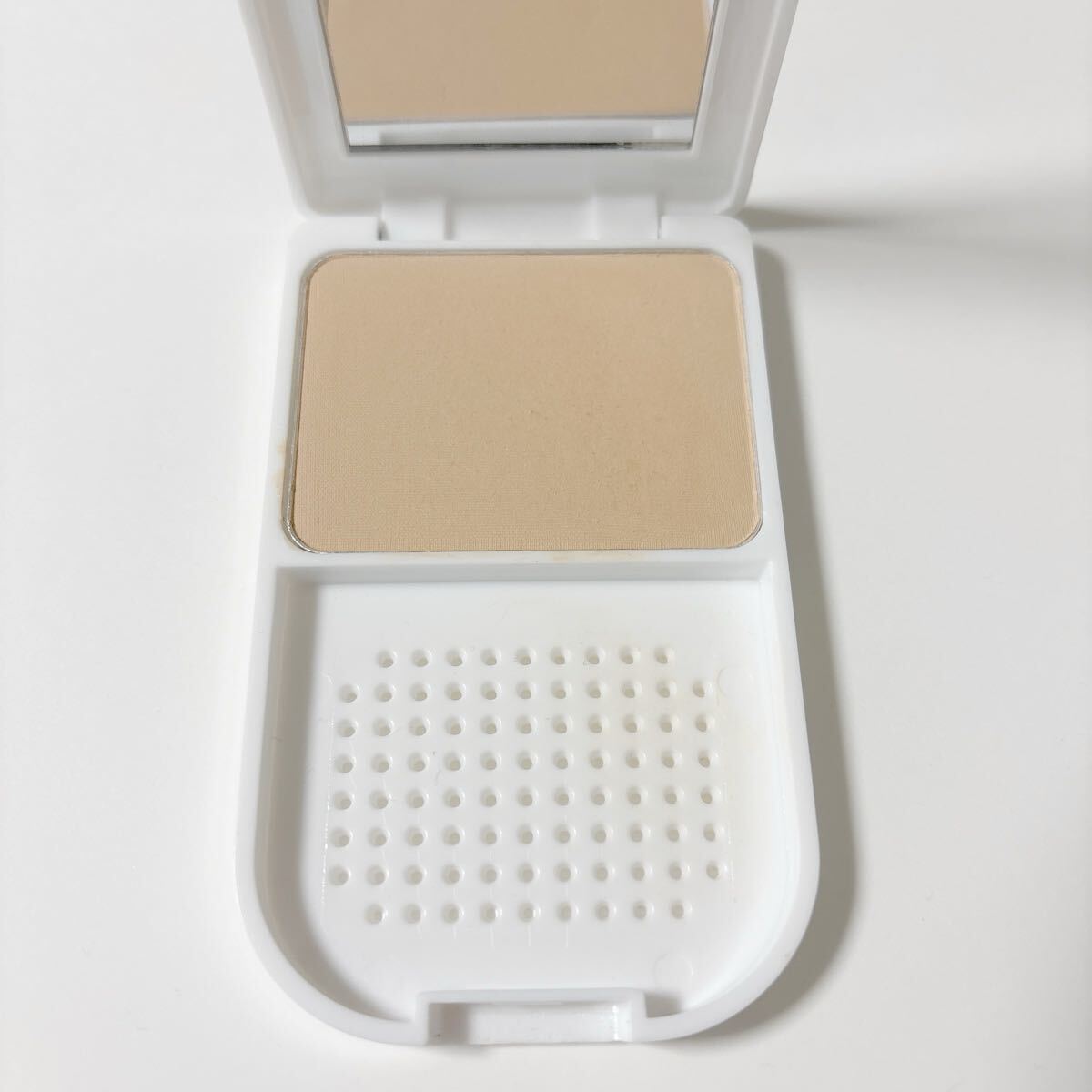 AC MAKEUP/ AC ファンデーション 03:ミディアムオークル ケース付き拍卖