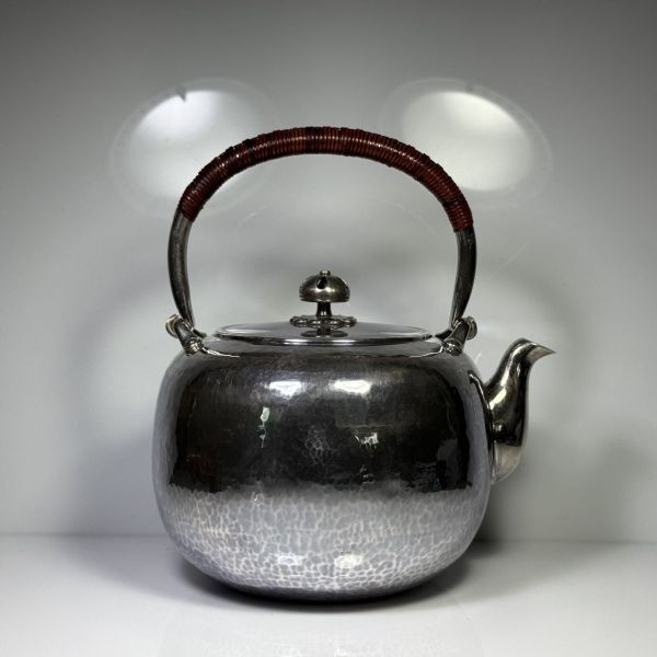 純銀製 槌目 薬缶 鳴付 銀瓶 煎茶道具 箱付 高さ約16cm 純銀保証拍卖