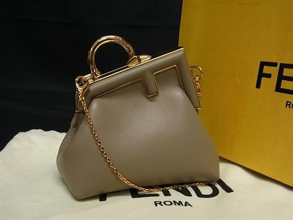 1円 ■新品■未使用■ FENDI フェンディ ナノ ファースト レザー 2WAY クロスボディ ポーチ バッグチャーム グレージュ系 FM7201拍卖