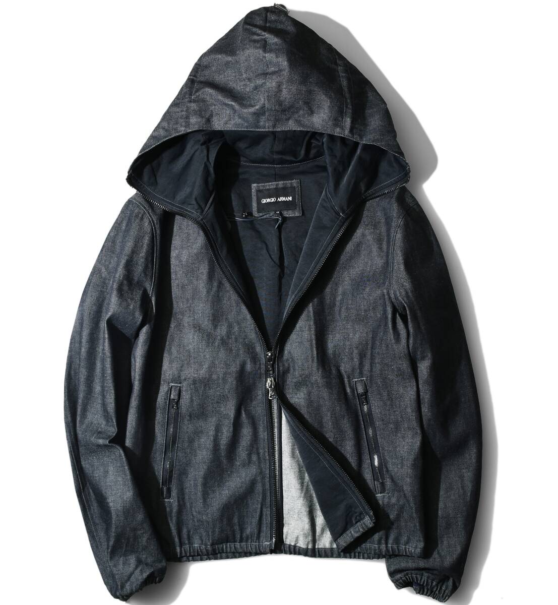 33万【ジョルジオ アルマーニ 新品】春秋冬◇最高峰の日本製!!美しいツラと心地の上品デニム◇洒脱な顔周りを作るハイネックフードブルゾン拍卖