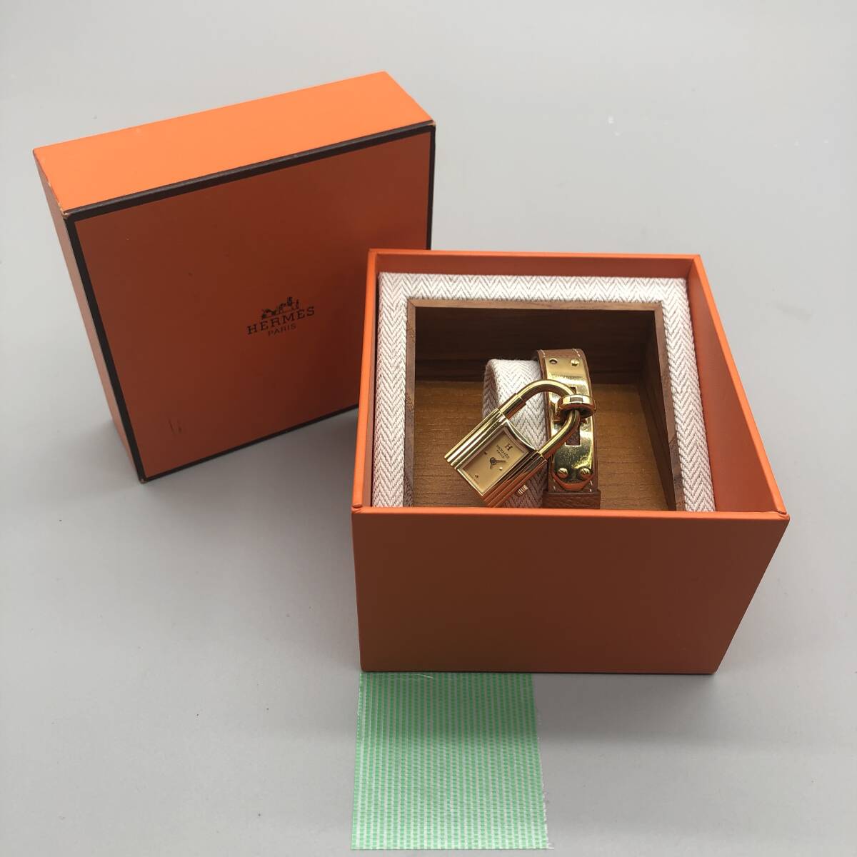 『売り切り』Herms エルメス ケリー 腕時計 ケリーウォッチ シャンパンゴールド レディース 保管品 箱付き ブランド拍卖