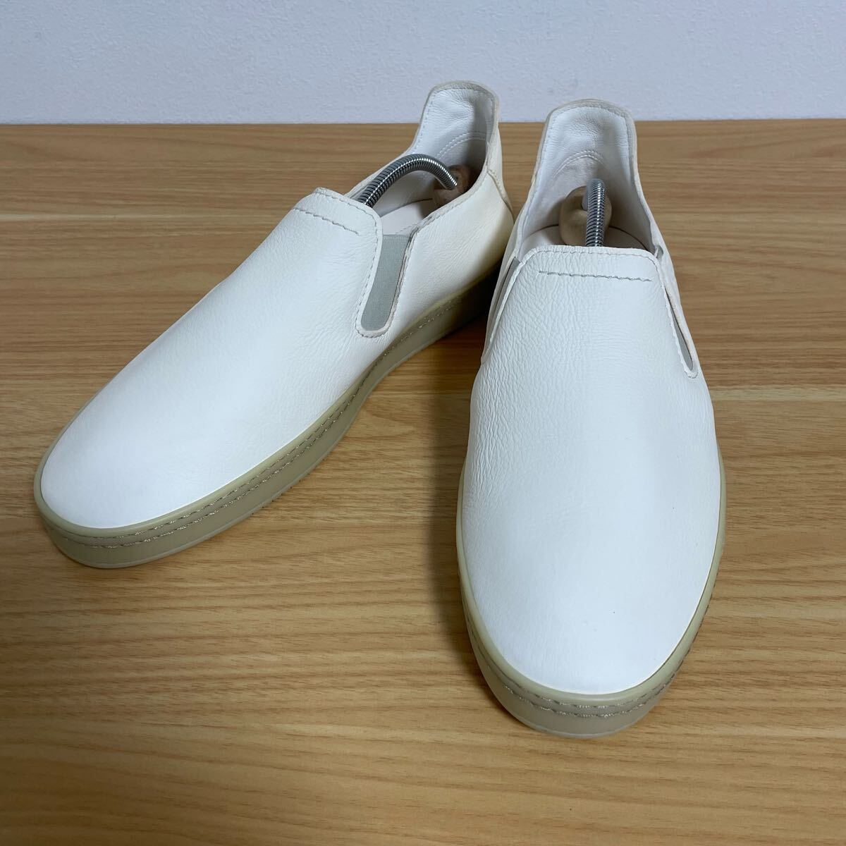 1円 極美品 berluti ベルルッティ スリッポン スニーカー カリグラフィー アイボリー レザー 0121 5752 9サイズ 16634拍卖