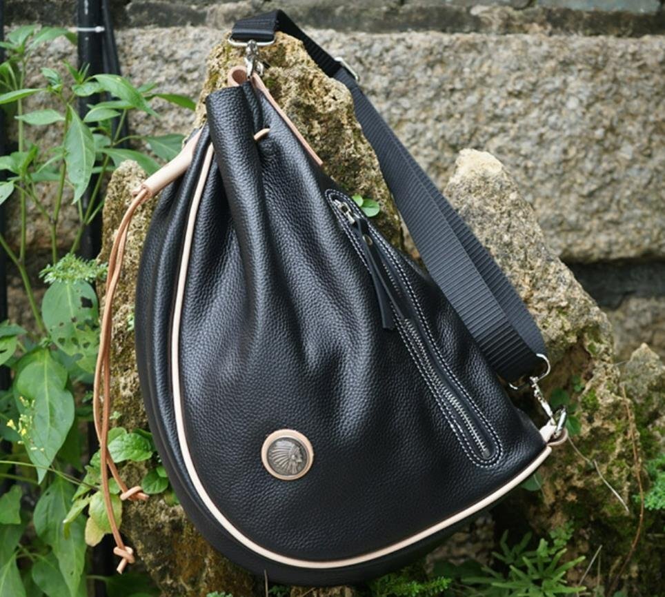 メンズバッグ 本革 ボディバッグ ワンショルダーバッグ 斜めがけ 肩掛け アメリカンスタイルのショルダーバッグ 未使用拍卖