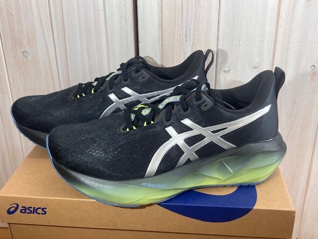 送料込み 新品 asics アシックス 27.5cm NOVABLAST 5 LUXE 1011C031-001 ノヴァブラスト 宇宙の輝きと星々の煌めき 送料無料拍卖
