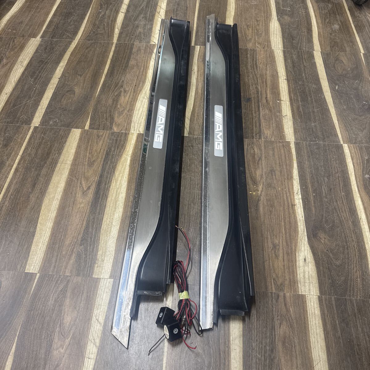 希少 ベンツ R129 SLクラス AMG イルミネーションステッププレート左右セット 検索 内装 HWA BRABUS MAE ロリンザー キッキングプレート拍卖