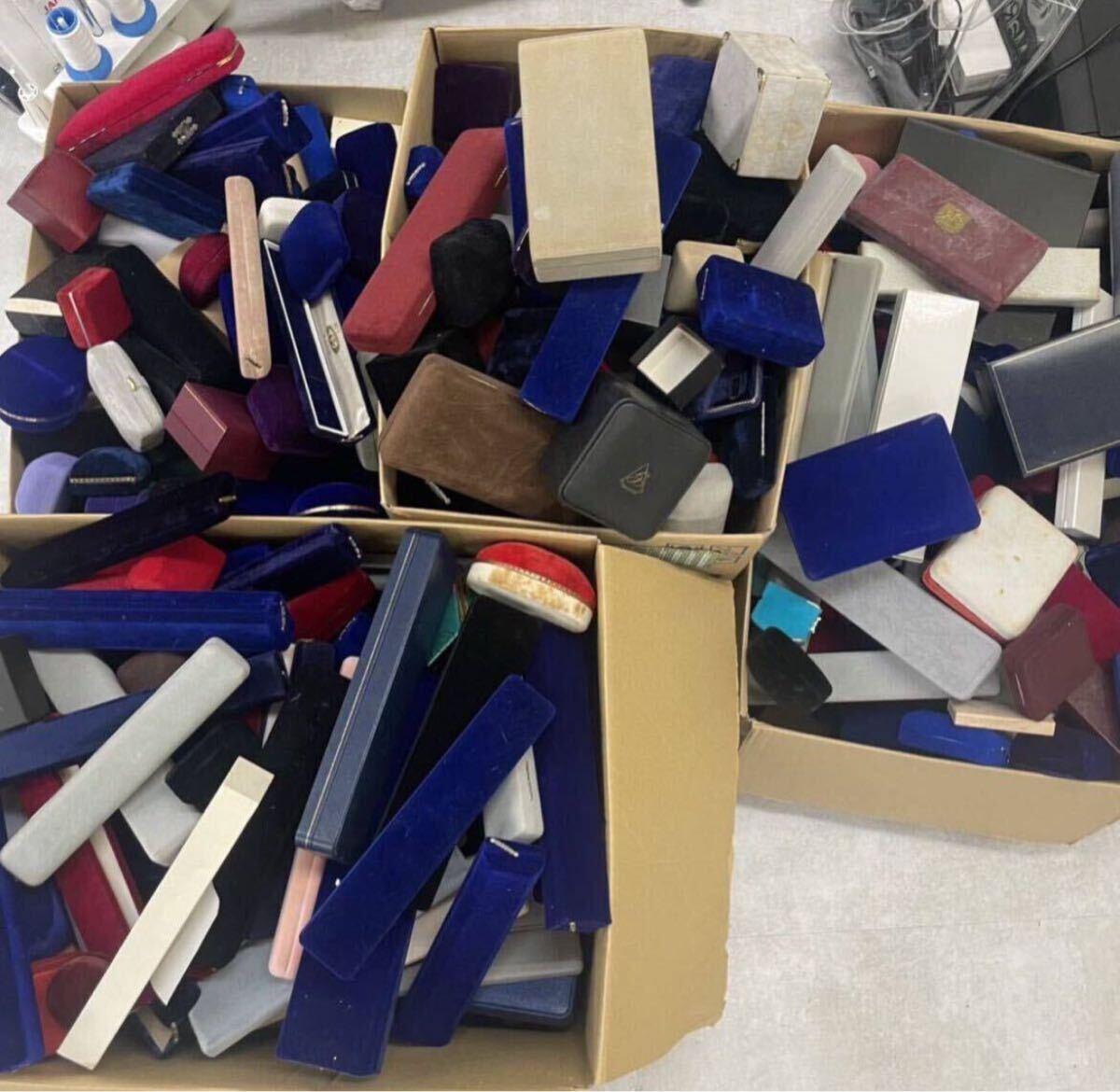 ジュエリーケース 約390個 まとめ売り 空箱 宝石箱 アクセサリーケース 収納箱 セット売り 空箱 指輪 宝石箱 ネックレス 個数多少ブレあり拍卖