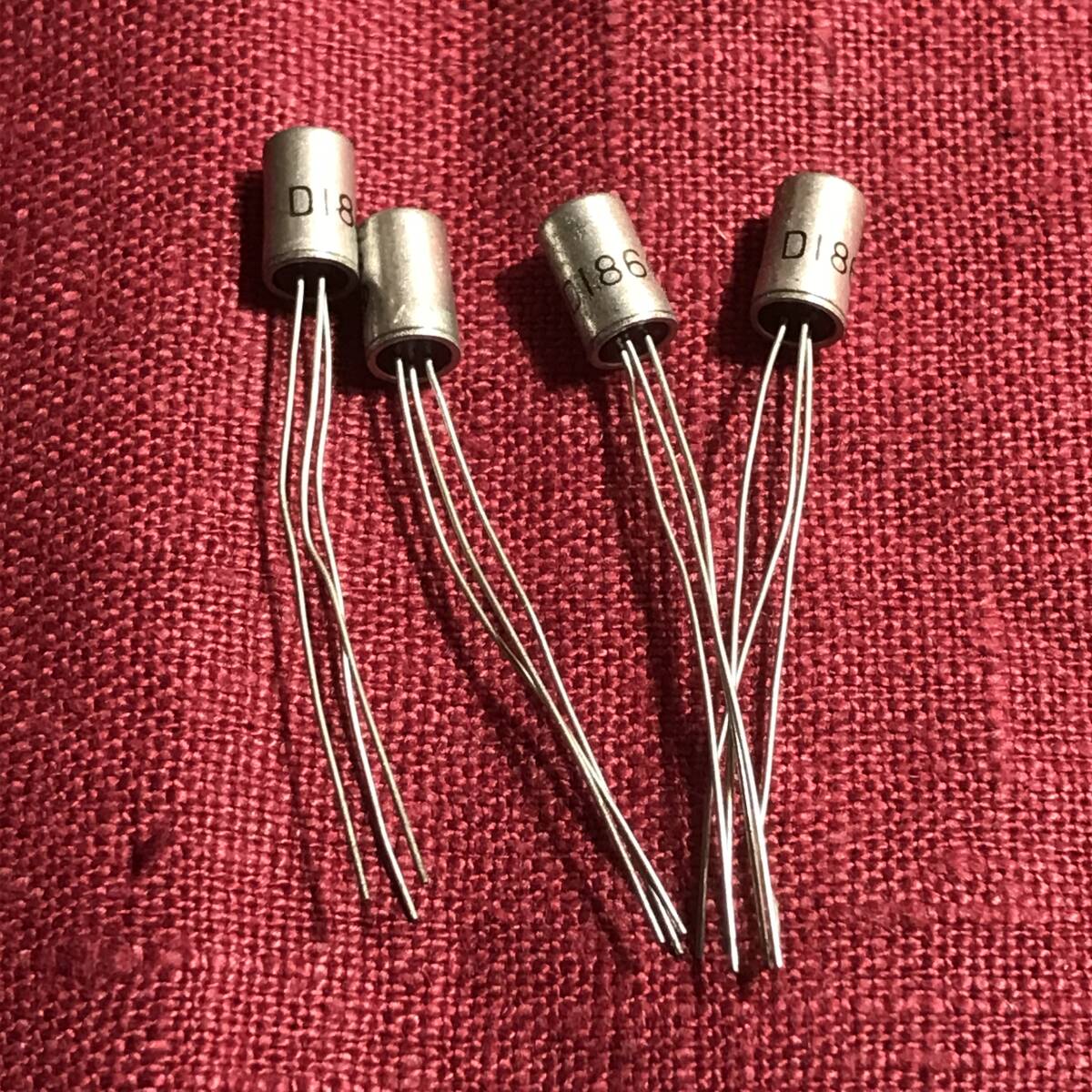 【電気パーツ】 2SD186 ゲルマニウムトランジスタ 4本セット 未使用保管品。 動作は未チェックです。拍卖