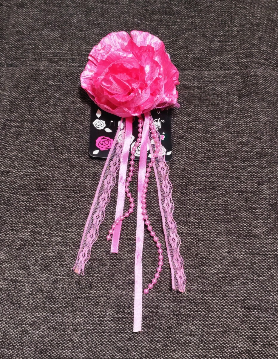 新品☆ 未使用☆ コサージュ 髪飾り ヘアアクセサリー クリップ・安全ピン付き やや濃いめのピンクのお花 入学式拍卖