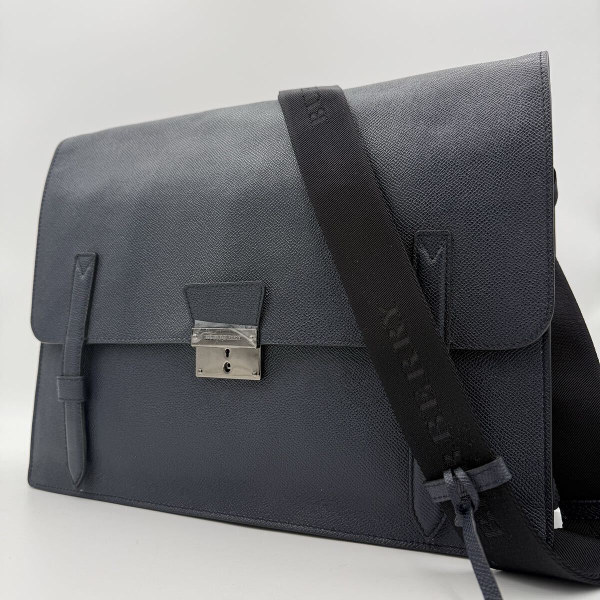 BURBERRY バーバリー メンズ ビジネス メッセンジャーバッグ ショルダー A4収納 ノバチェック レザー ネイビー 斜め掛け クロスボディ拍卖