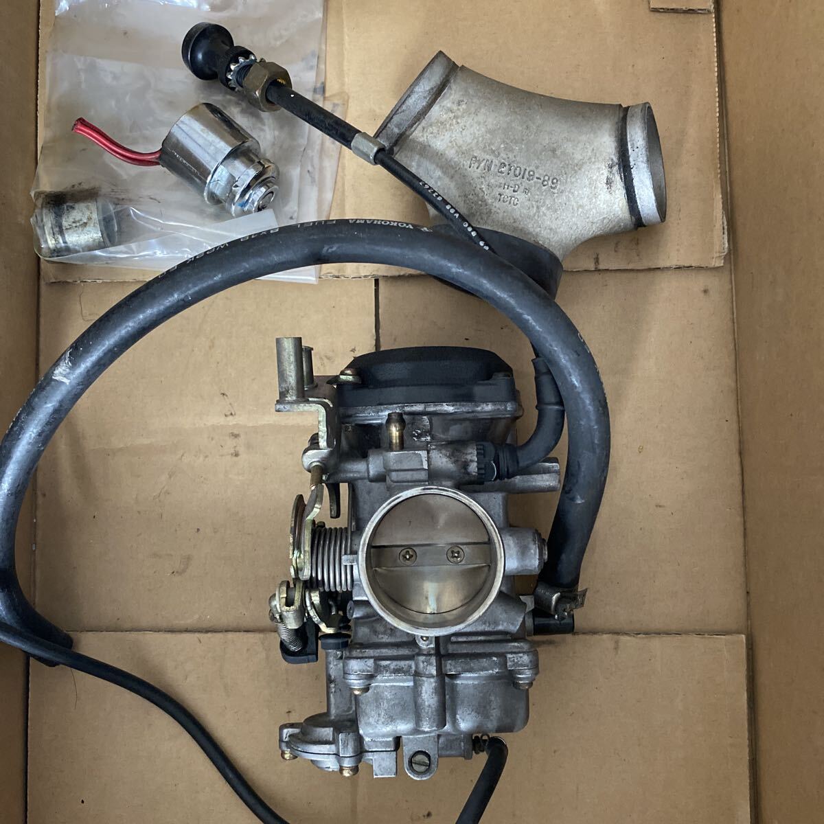 ハーレー純正 CVキャブ スロットルケーブル付き 画像に有る付属品付き拍卖