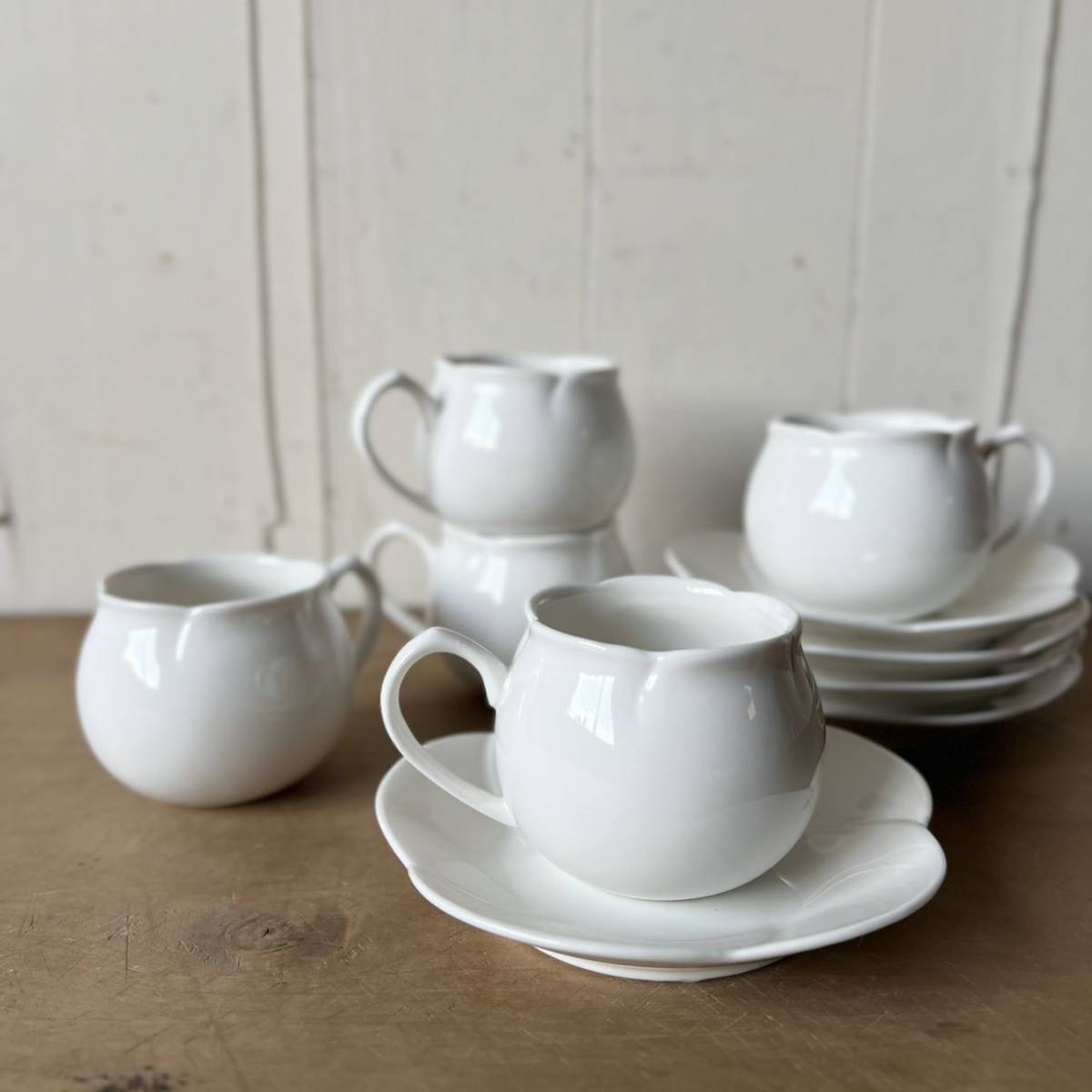 5客set 花のデミタスC&S 柔らかい白 デッドストック 白磁 陶器 検: コーヒー ティーカップ ハーブティー レトロ ビンテージ アンティーク拍卖