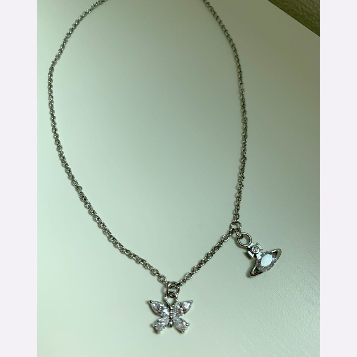 ヴィヴィアンウエストウッド 蝶々ネックレス オーブネックレス ヴィヴィアン ネックレス拍卖