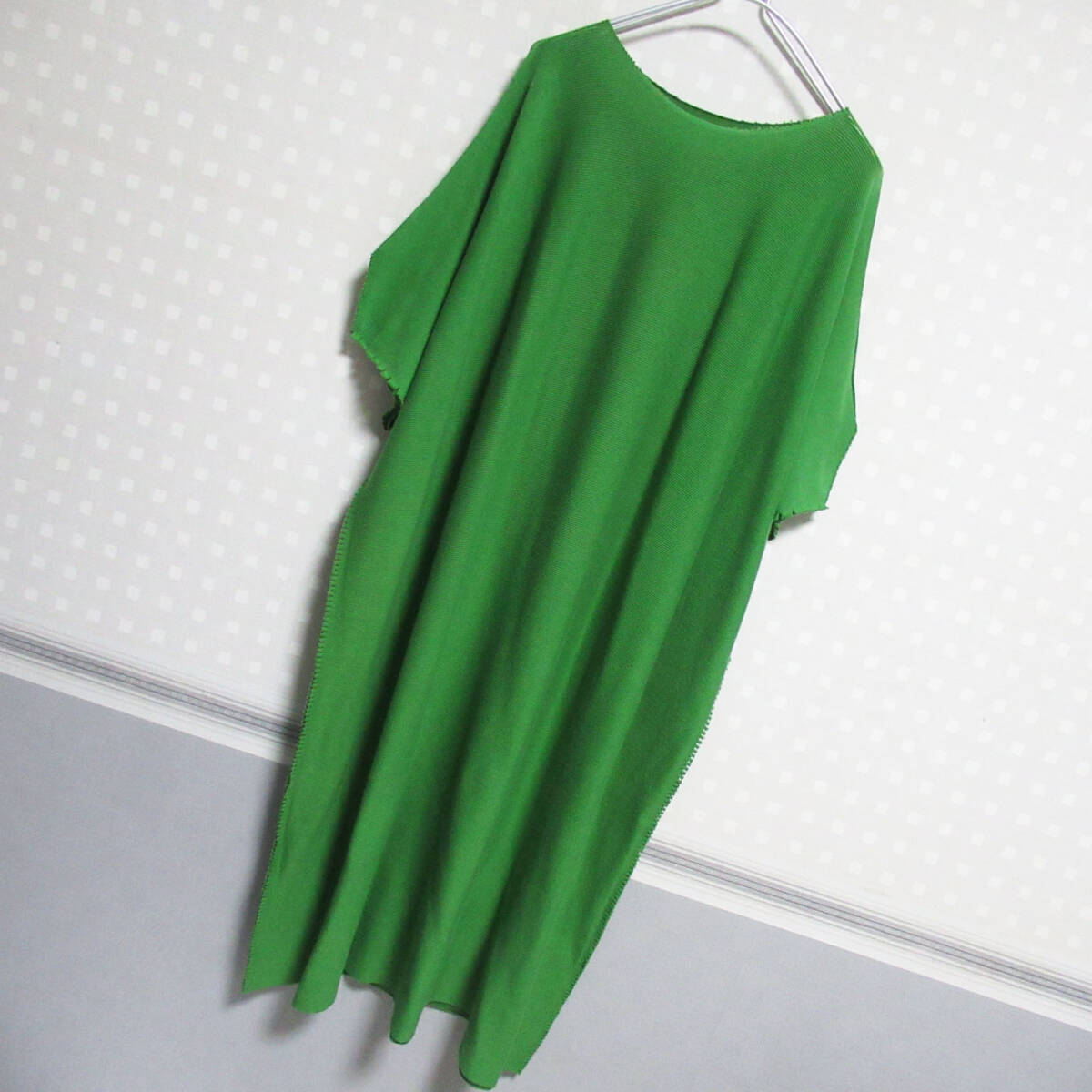 E6★美品 近年★イッセイミヤケ ISSEY MIYAKE★洗練デザイン ゆったり ワンピース2★プリーツプリーズ★拍卖