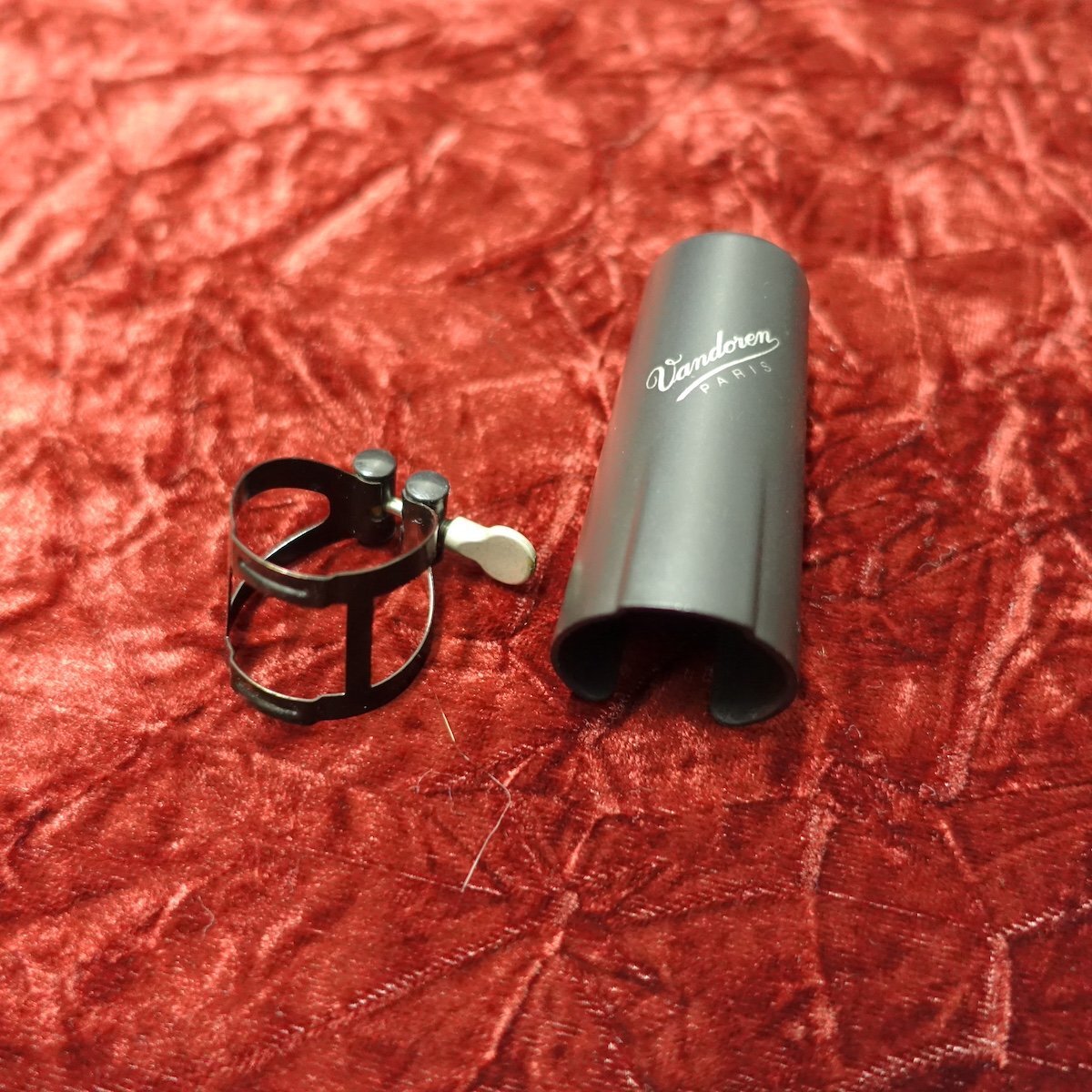 【1円スタート!現状お渡し品】Vandoren B♭クラリネット用リガチャー M/O BKキャップ付き (LC51BP)拍卖