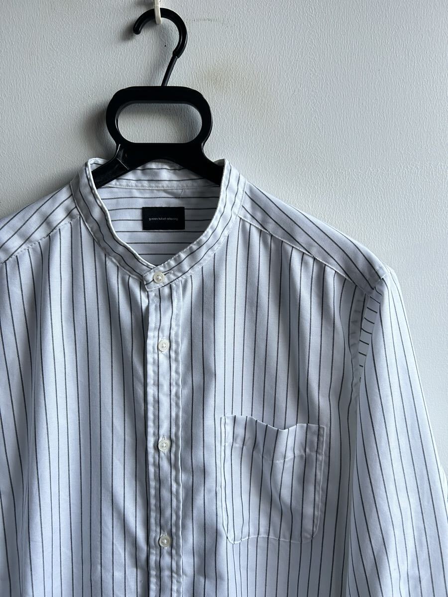 【美品】green label relaxing シャツ メンズ L ストライプ 白×グレー バンドカラー グリーン レーベル リラクシング 拍卖