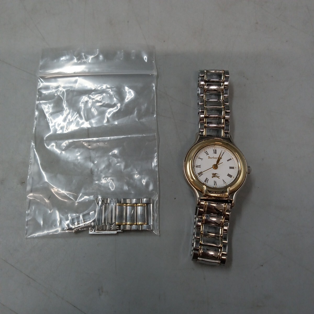 A Burberrys バーバリー 腕時計 6031-G03828 GN-4-S 文字盤ホワイト ゴールド シルバー 307584 動作未確認拍卖
