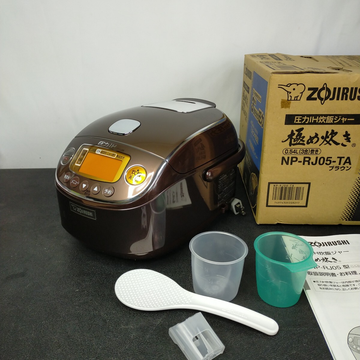 ZOJIRUSHI 象印 圧力IH炊飯ジャー NP-PJ05 極め炊き 0.54L 3合炊き 30時間おいしく保温できる 開封未使用品拍卖