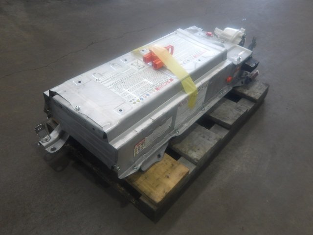 【個人宅配不可】中古 トヨタ プリウス ZVW30 HVバッテリー 過走行 ジャンク品 404,336㎞ G9510-76012 (棚1830-H502)拍卖