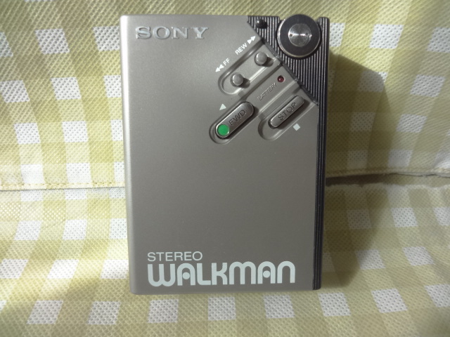 『ソニー カセットウォークマン WM-2 シルバー』です。(ステレオ、SONY、WALKMAN、WM2、銀色、中古、カセットプレーヤー、ジャンク)拍卖